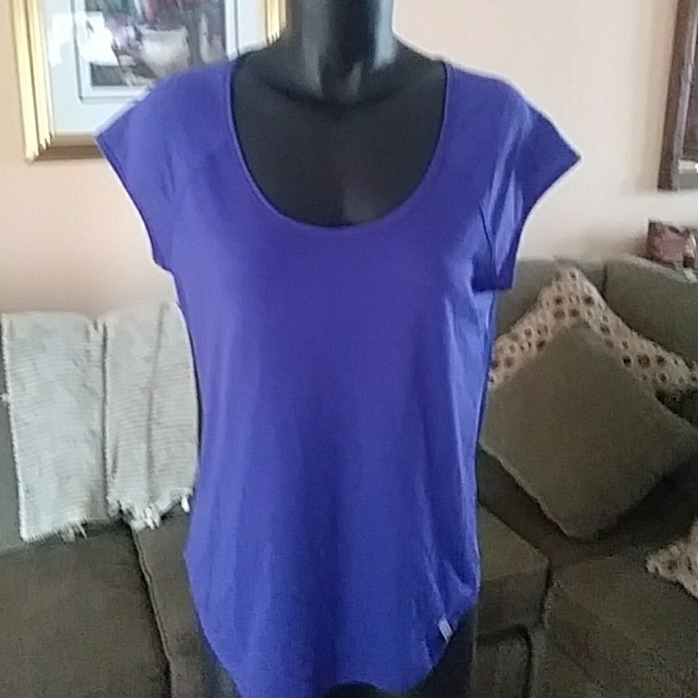 Brand New Under Armour Top - Picture 1 of 3